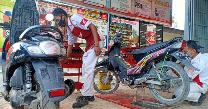 Astra Motor dan FIF Berikan Layanan Servis Gratis bagi Korban Banjir Masamba