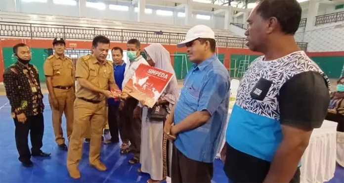 Pedagang Korban Kebakaran Pasar Laino, Akhirnya Terima Bantuan Rp5 Juta