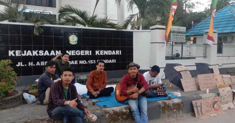 Jelang Sidang Penembakan Mahasiswa, Rekan Korban Randi Nginap di Kejaksaan