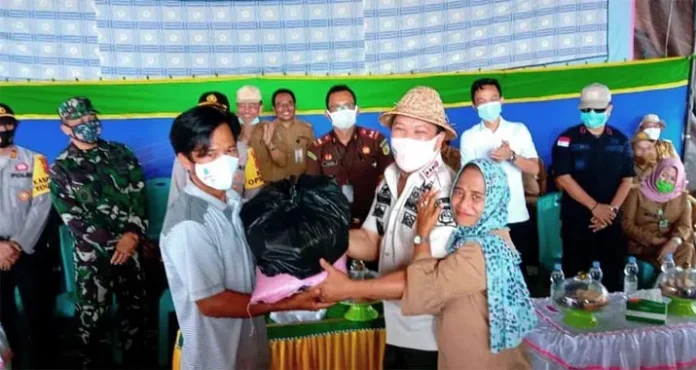Salurkan Bantuan, Ruksamin: Jangan Campur Aduk Urusan Pemerintahan dan Politik