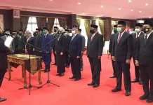 Ali Mazi Lantik 12 Pejabat Eselon II Ali Mazi Lantik 12 Pejabat Eselon II