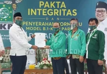 PKB Serahkan Formulir B.1-KWK Kepada Petahana Tiga Daerah di Sultra Surunuddin-Rasyid Terima B.1-KWK Dari PKB
