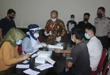 Sebelum Dipindahkan ke Lapas, 20 Tahanan Polres Buton Jalani Rapid Test Sebelum Dipindahkan ke Lapas, 20 Tahanan Polres Buton Jalani Rapid Test
