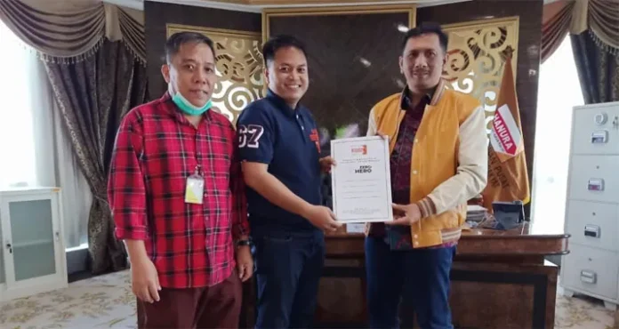 Terima Formulir B.1-KWK Hanura, Rusmin - Senawan Siap Daftar ke KPU Konsel