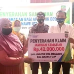 Dua Ahli Waris di Konut Dapat Santunan BP Jamsostek Dua Ahli Waris di Konut Dapat Santunan BP Jamsostek