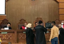 Sidang Penembakan Mahasiswa UHO Digelar, Brigadir AM Tak Keberatan Isi Dakwaan Sidang Penembakan Mahasiswa UHO Digelar, Brigadir AM Tak Keberatan Isi Dakwaan