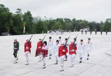 Bupati Konsel Serahkan Enam SK Pensiun ASN, Salah Satunya Kadis Sosial Bupati Konsel Serahkan Enam SK Pensiun ASN, Salah Satunya Kadis Sosial