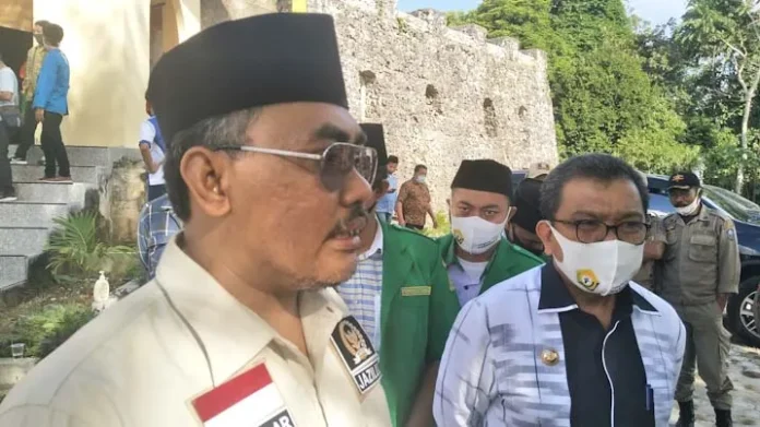 Wakil Ketua MPR RI Jazilul Fawaid didampingi Bupati Wakatobi, Arhawi.