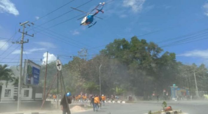 Tanggapi Demonstrasi Setahun Randi-Yusuf, Polisi Gunakan Helikopter