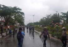 Demo Tuntut Pencopotan Dirut Perusda Kolaka Berakhir Rusuh Demo Tuntut Pencopotan Dirut Perusda Kolaka Berakhir Rusuh