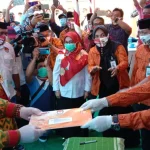 Daftar ke KPU, Rusman Emba Serukan Pilkada Damai Daftar ke KPU, Rusman Emba Serukan Pilkada Damai