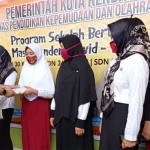 Tiga SD di Kendari Dapat Bantuan 368 Tablet Tiga SD di Kendari Dapat Bantuan 368 Tablet