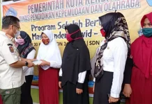 Tiga SD di Kendari Dapat Bantuan 368 Tablet Tiga SD di Kendari Dapat Bantuan 368 Tablet