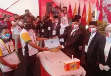 KPU Konsel Resmi Terima Berkas Dua Bakal Paslon KPU Konsel Resmi Terima Berkas Dua Bakal Paslon