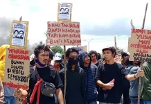 Peringatan Tewasnya Randi-Yusuf, Mahasiswa Demo Polda Sultra Peringatan Tewasnya Randi-Yusuf, Mahasiswa Demo Polda Sultra