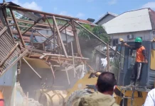 Eksekusi 4 Bangunan di Kota Lama Kendari Diprotes Warga Eksekusi 4 Bangunan di Kota Lama Kendari Diprotes Warga