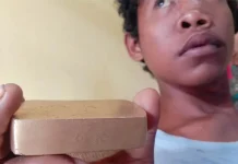 Warga Baubau Temukan Benda Diduga Emas Batangan Warga Baubau Temukan Benda Diduga Emas Batangan