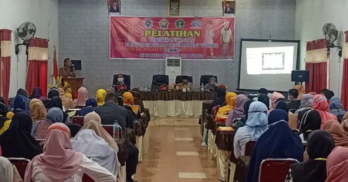 Kader Pemberdayaan Manusia di Kolut Dilatih Penggunaan Aplikasi eHDW
