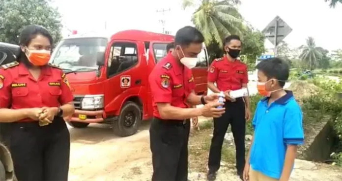 Manggala Agni Edukasi Anak di Konsel Soal Penggunaan Masker