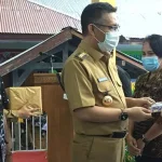 Program Berbagi di SMPN 9 Kendari, Siswa Dapat Uang hingga Tablet Program Berbagi di SMPN 9 Kendari, Siswa Dapat Uang hingga Tablet