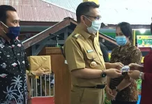 Program Berbagi di SMPN 9 Kendari, Siswa Dapat Uang hingga Tablet Program Berbagi di SMPN 9 Kendari, Siswa Dapat Uang hingga Tablet