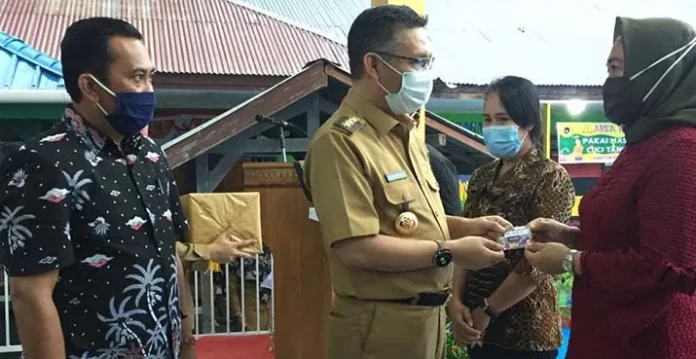 Program Berbagi di SMPN 9 Kendari, Siswa Dapat Uang hingga Tablet