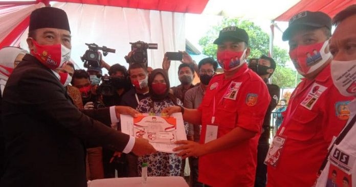 Resmi Daftar di KPU, Rusmin-Senawan Siap Pimpin Konsel