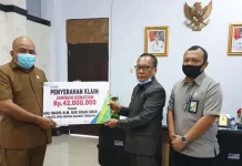 Ahli Waris Anggota DPRD Sultra Dapat Santunan BP Jamsostek Ahli Waris Anggota DPRD Sultra Dapat Santunan BP Jamsostek