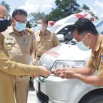 Realisasikan Janji, Surunuddin Serahkan Lima Mobil Ambulance untuk Puskesmas di Konsel Realisasikan Janji, Surunuddin Serahkan Lima Mobil Ambulance untuk Puskesmas di Konsel