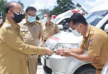 Realisasikan Janji, Surunuddin Serahkan Lima Mobil Ambulance untuk Puskesmas di Konsel Realisasikan Janji, Surunuddin Serahkan Lima Mobil Ambulance untuk Puskesmas di Konsel