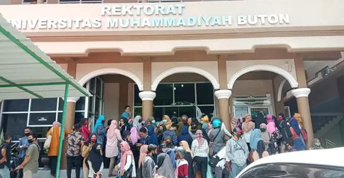 Pembagian Uang KKA di UMB Timbulkan Kerumunan Mahasiswa