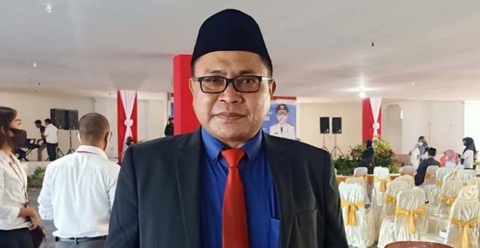 Kepala Dinas (Kadis) Perkebunan dan Peternakan Kolut Ismail Mustafa