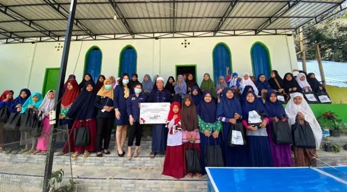 PSX_20201003_134333 HUT ke-22 Tahun, Bank Mandiri Kendari Salurkan 100 Paket Sembako