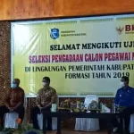 Kepala BKN RI Pantau Langsung Tes SKB di Wakatobi Kepala BKN RI Pantau Langsung Tes SKB di Wakatobi