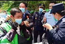 Kemenkumham Sultra Turun ke Jalan Bagikan Masker dan Vitamin Kemenkumham Sultra Turun ke Jalan Bagikan Masker dan Vitamin