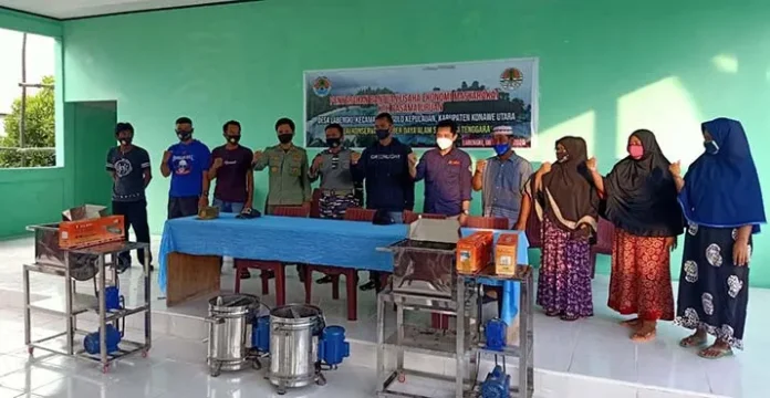 BKSDA Sultra Serahkan Bantuan Usaha Ekonomi di Pulau Labengki