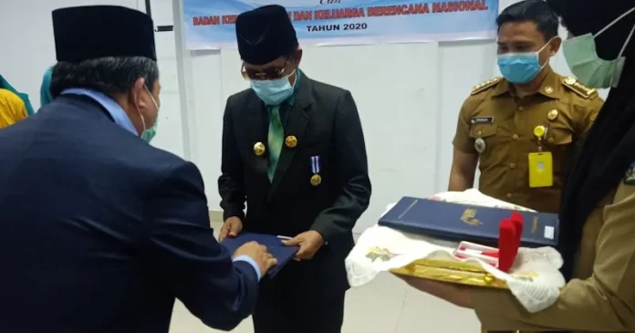 Bupati Kolut Raih Penghargaan MKK dari BKKBN Pusat