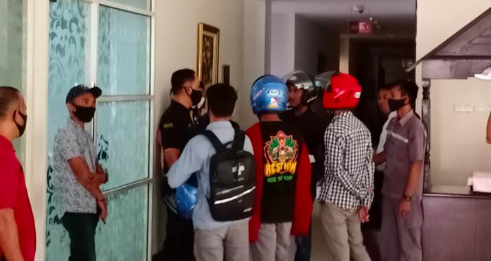 Massa Penolak Omnibus Law di Kendari Paksa Tutup Toko dan Pusat Perbelanjaan