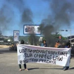 Mahasiswa Gelar Unjuk Rasa di Sejumlah Ruas Jalan Kendari Mahasiswa Gelar Unjuk Rasa di Sejumlah Ruas Jalan Kendari