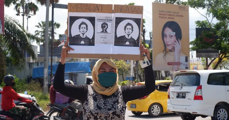 Mahasiswa Gelar Unjuk Rasa di Sejumlah Ruas Jalan Kendari