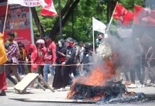 Foto: Demo Menolak UU Omnibus Law di Kendari Foto: Demo Menolak UU Omnibus Law di Kendari