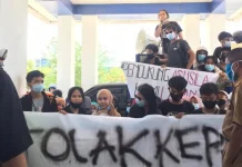 Tuntut Pencopotan Kepsek, Siswa SMAN9 Kendari Ancam Mogok Belajar Tuntut Pencopotan Kepsek, Siswa SMAN9 Kendari Ancam Mogok Belajar