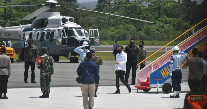 Tiba di Kendari, Presiden Jokowi Langsung Terbang ke Bombana