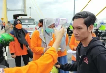 Satgas Covid-19 Tindak Warga Tak Pakai Masker di Jembatan Teluk Kendari Satgas Covid-19 Tindak Warga Tak Pakai Masker di Jembatan Teluk Kendari
