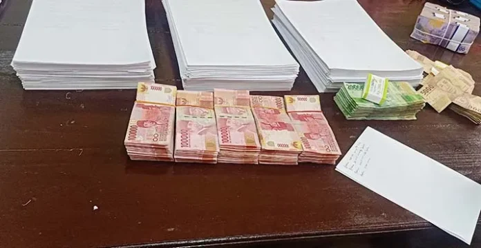 kadeslalewwo Penyidik Tipikor Polres Kolut Sita Uang Rp63 juta dari Mantan Kades Lelewawo