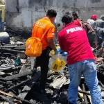 Satu Unit Rumah di Kolaka Ludes Terbakar, Kerugian Ditaksir Ratusan Juta Satu Unit Rumah di Kolaka Ludes Terbakar, Kerugian Ditaksir Ratusan Juta