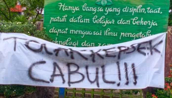 kepala sekolah cabul kendari Akibat Kasus Pencabulan, Kepsek SMAN 9 Kendari yang Baru Ditolak Siswa dan Alumni