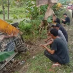 Satu Unit Mobil di Konsel Terperosok ke Jurang Satu Unit Mobil di Konsel Terperosok ke Jurang
