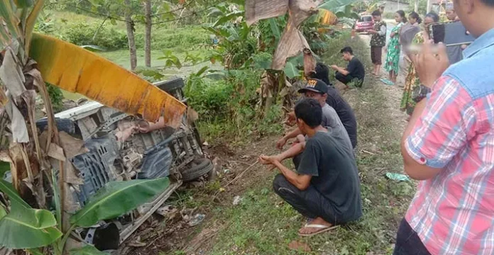 Satu Unit Mobil di Konsel Terperosok ke Jurang
