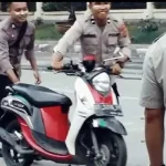Demo Tolak Omnibus Law Ricuh, Motor Jurnalis Ikut Rusak Demo Tolak Omnibus Law Ricuh, Motor Jurnalis Ikut Rusak